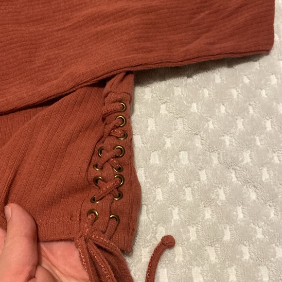 Ardene crop top with lace up detail - Picture 2 of 2